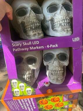 Halloween Home Accents 4 Pack 14 in Blow Molded Skull LED Pathway Markers NIB